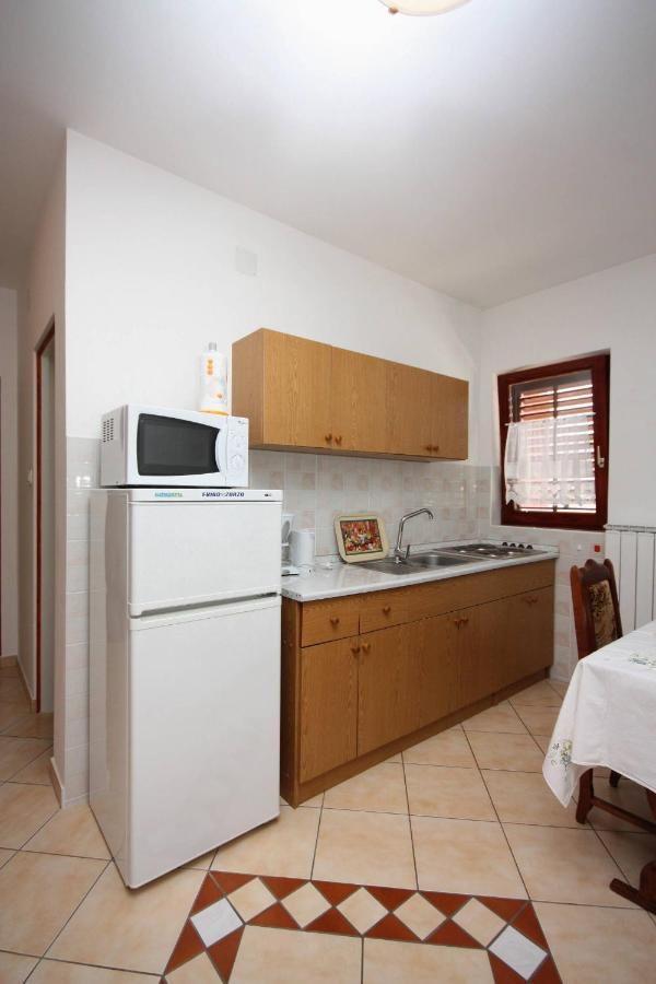 Apartments And Rooms By The Sea Palit, Rab - 5044 Esterno foto