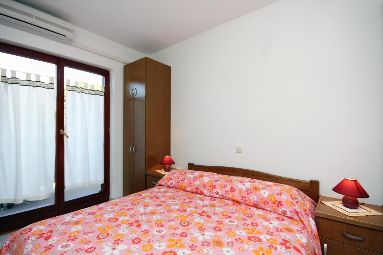 Apartments And Rooms By The Sea Palit, Rab - 5044 Esterno foto